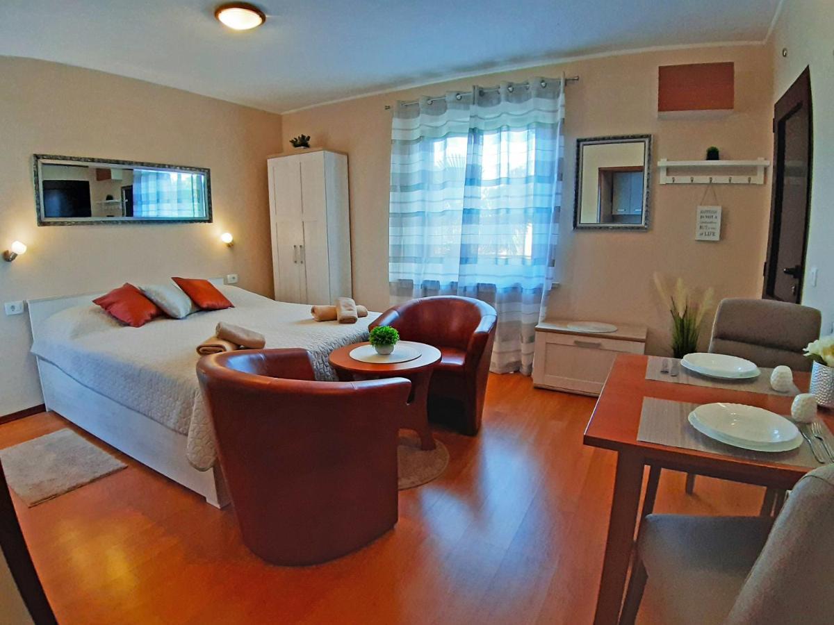 Apartments Zrinka 793 Пореч Экстерьер фото